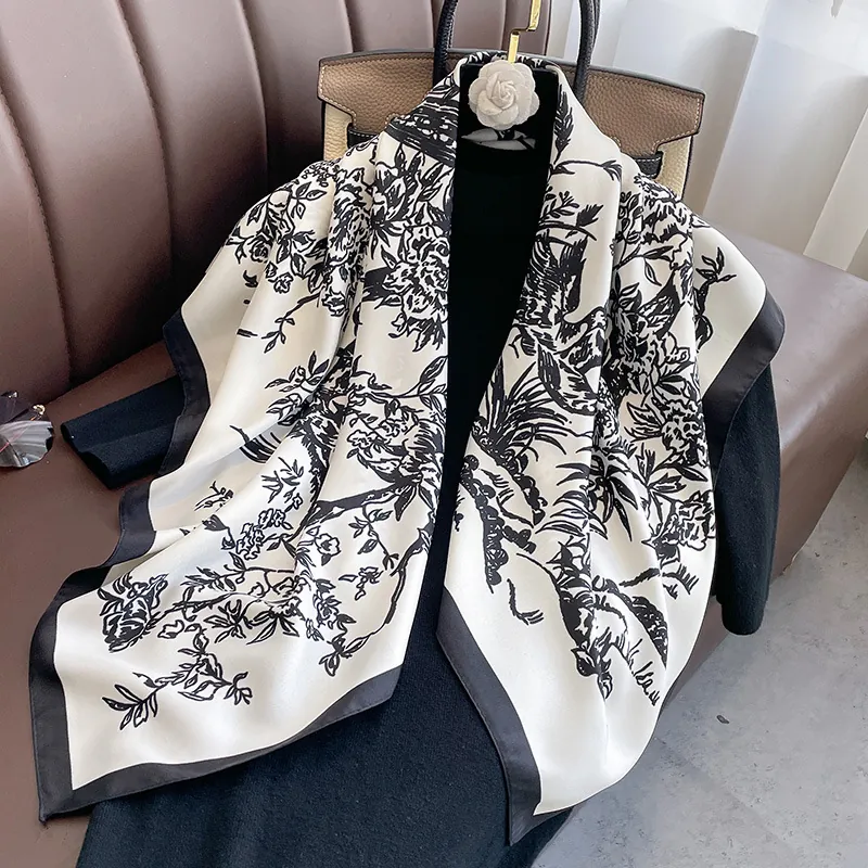 Elegante Sciarpa Quadrata in Raso di Poliestere da Donna Vintage con Stampa Floreale Botanica Scialle Versatile