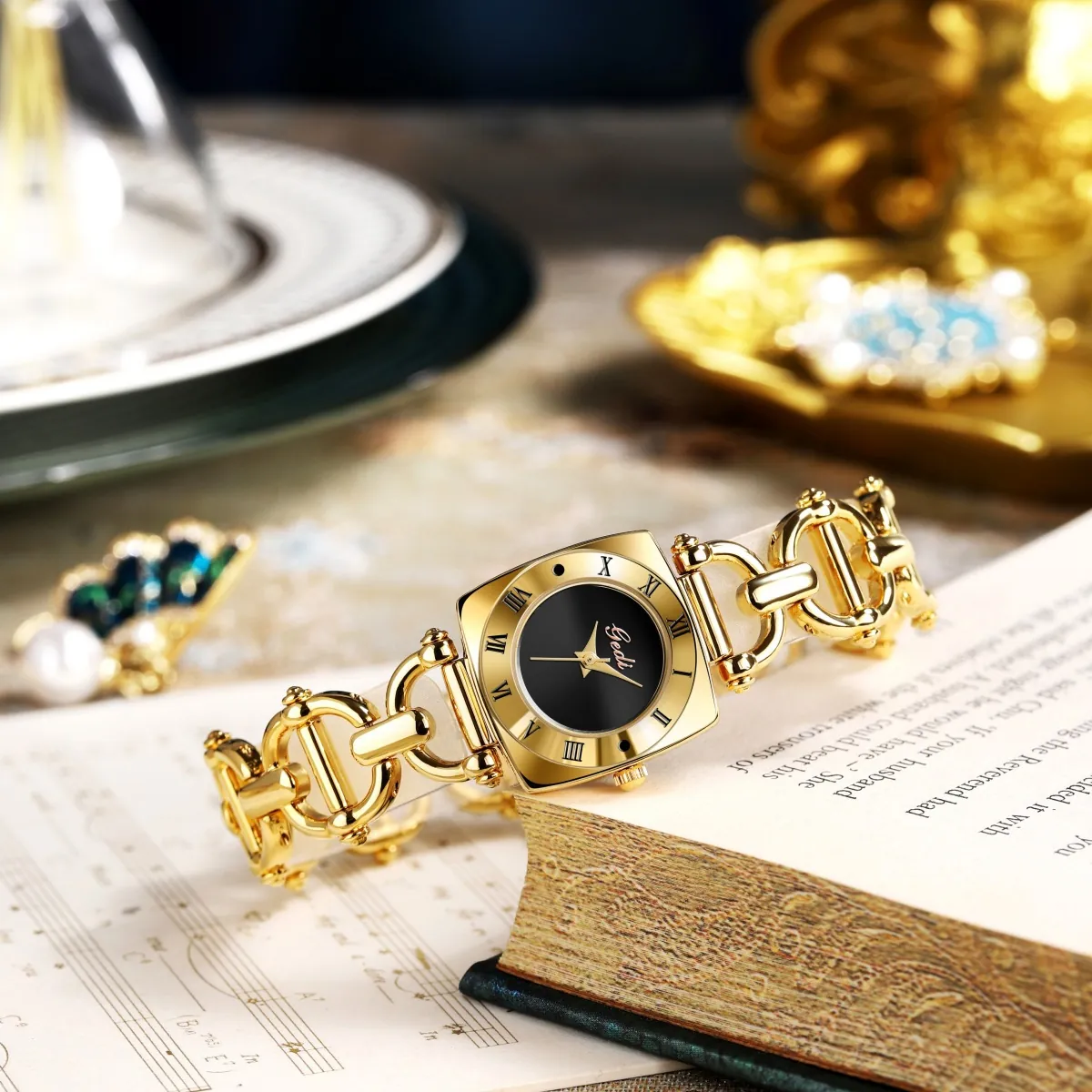 Gedi Vintage Women Bracelet Watch Luxury Gold Zinc Alloy Square Quartz Watch Roman Numerals Hollow Horsebit Chain Fashion Jewelry Elegant Lady Wristwatch