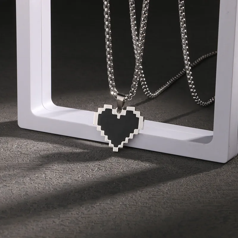 Collier Pendentif Cœur Pixel Acier Inoxydable Hip Hop Mosaïque Émail Noir Bijou Pour Hommes Femmes Y2K Accessoire Streetwear