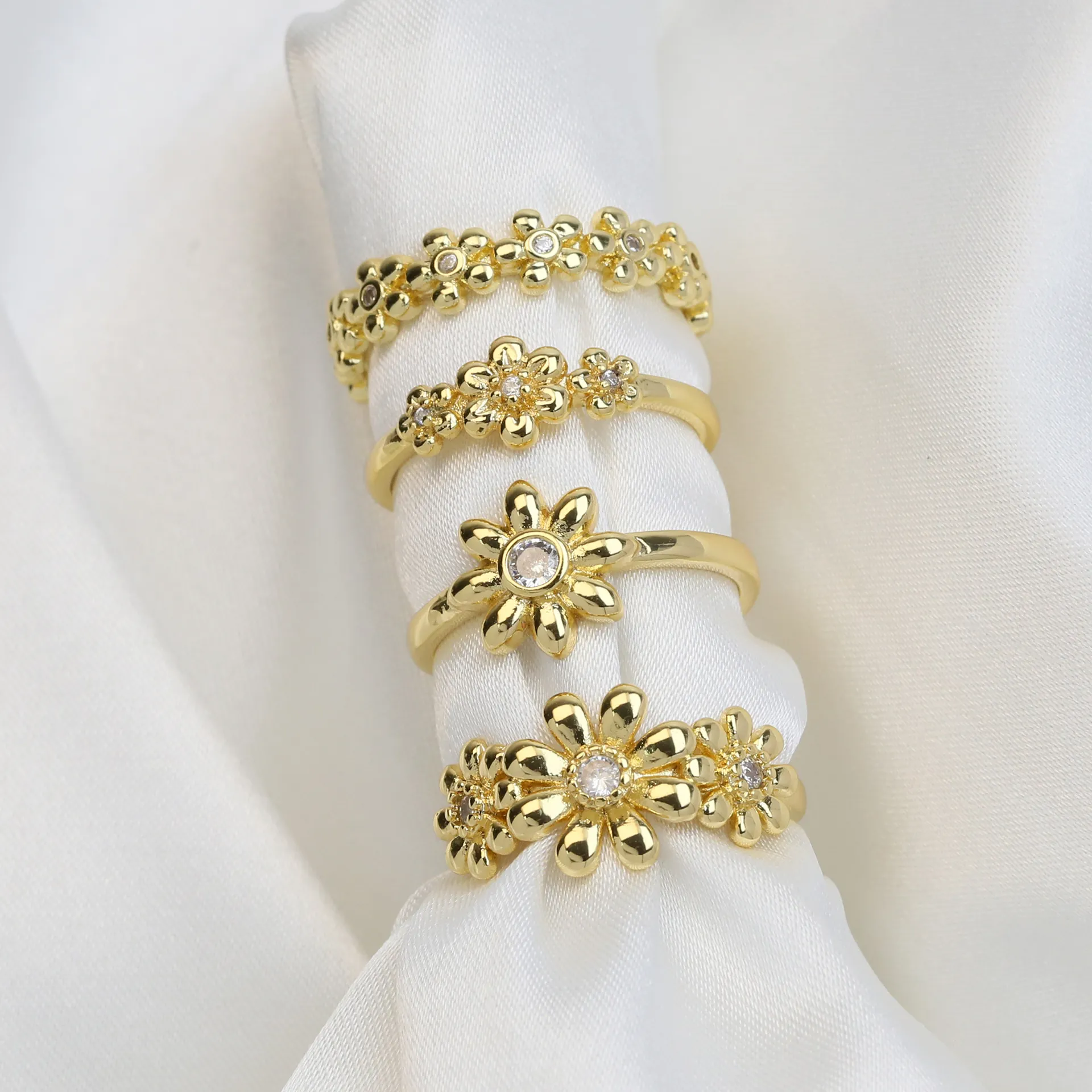 Brass Daisy Flower Open Ring For Women 18k Gold Plated Rhinestone Floral Minimalist Fresh Adjustable Finger Jewelry Dating Gift