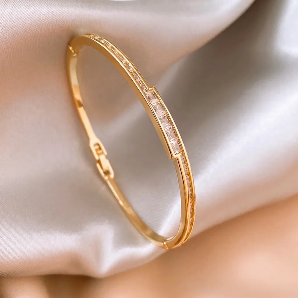 Gold Vergoldeter Zirkon Armreif Für Damen Rechteckiger Kristall Eingelegter Verschluss Minimalistischer Luxus Modeschmuck