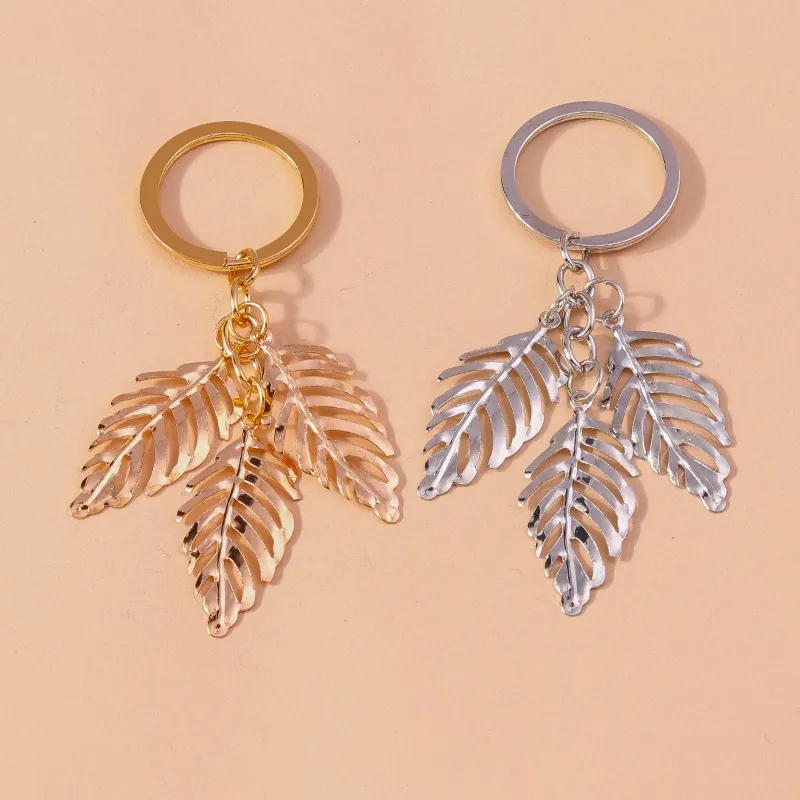 Creative Hollow Metal Leaf Keychain Personalized Alloy Foliage Bag Charm Pendant For Women Men Decorative Accessory Gift