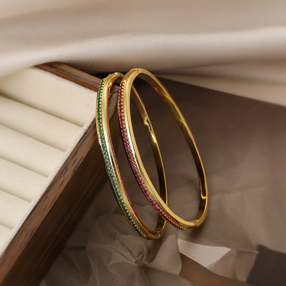 Bracciale Rigido Sottile Minimalista Rame Placcato Oro 18K Zirconia Cubica Geometrico Per Donna Gioielli Stile INS