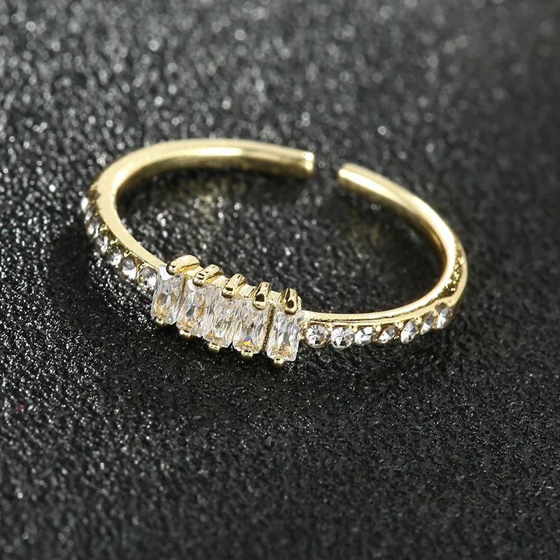 Bague Ouverte Réglable En Cuivre Plaqué Or Pour Femme Zircon Taille Baguette Géométrique Mode Simple Créative Scintillante