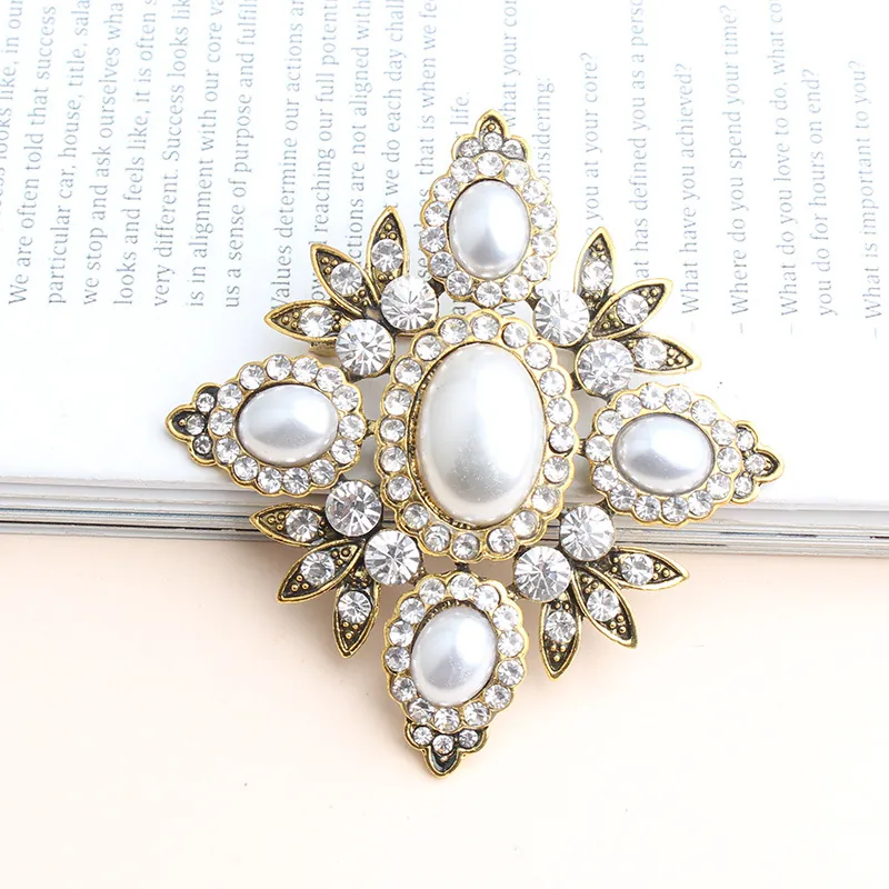 Vintage Baroque Brooch Pin For Women Alloy Rhinestone Imitation Artificial Pearl Elegant Geometric Flower Aesthetic Jewelry Accessory