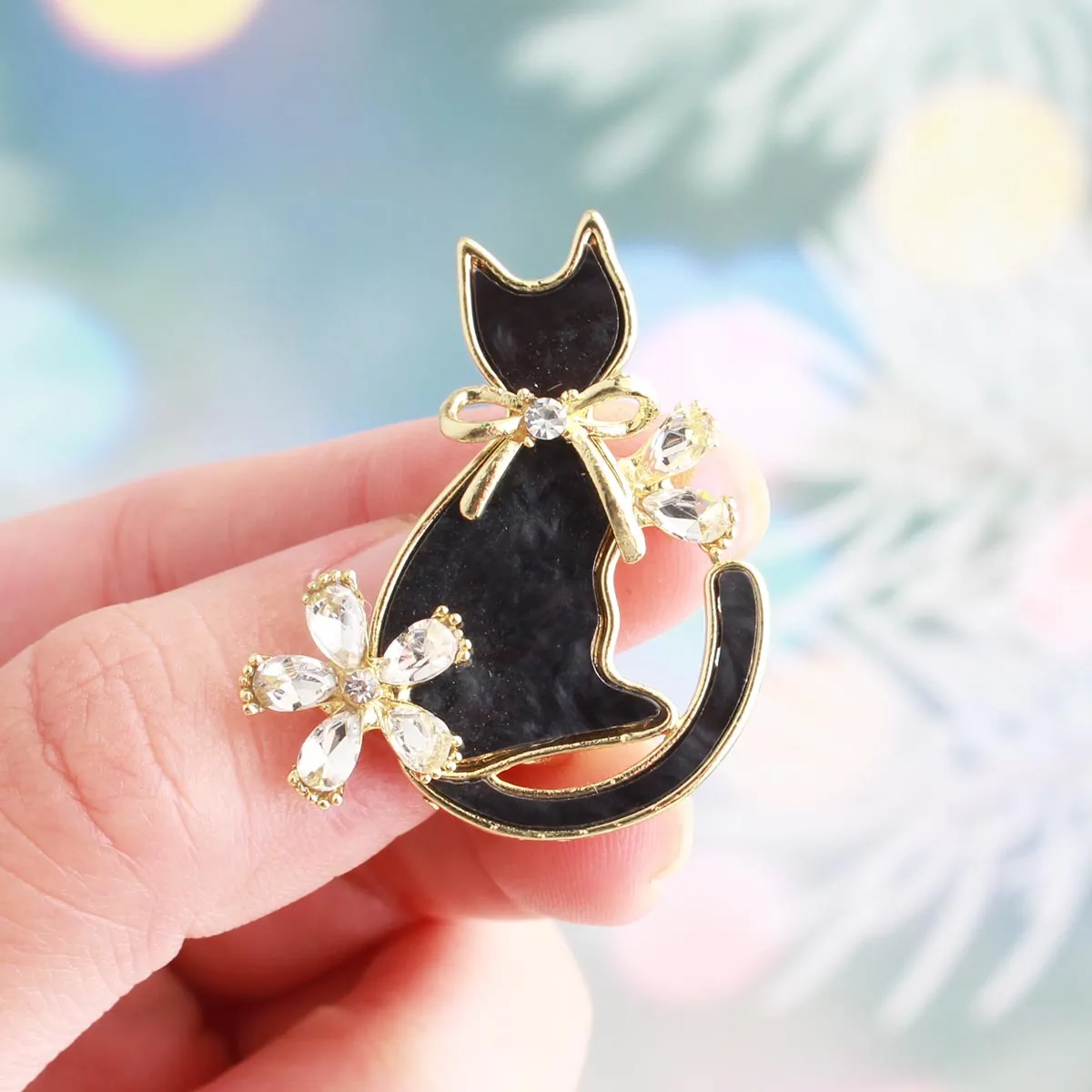 Cute Cat Shape Brooches Pins For Women Alloy Enamel Rhinestone Animal Design Anti-Exposure Jewelry Gift Accessory