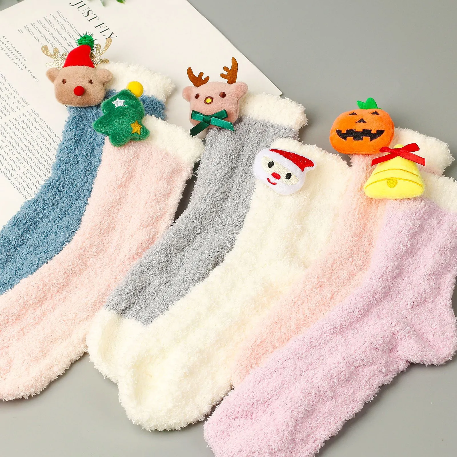 Damen Korallenvlies Warme Socken Weihnachten Halloween 3D Cartoon Puppe Plüsch Dicke Winter Schlaf Hosen