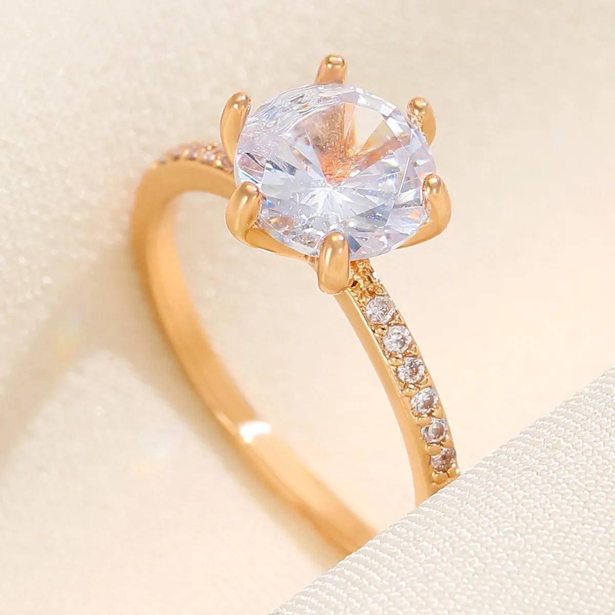Anillo de Cobre con Circonia de Seis Garras Geométrico para Mujer Diseño de Nicho de Moda Anillo de Compromiso de Boda Joyería de Dedo de Lujo Ligero Regalo