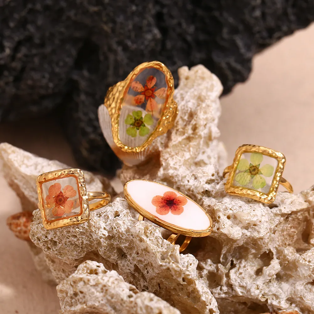 Vintage Stainless Steel Pressed Dried Flower Resin Open Ring For Women 18K Gold Plated Bohemian Floral Adjustable Jewelry Finger Ring