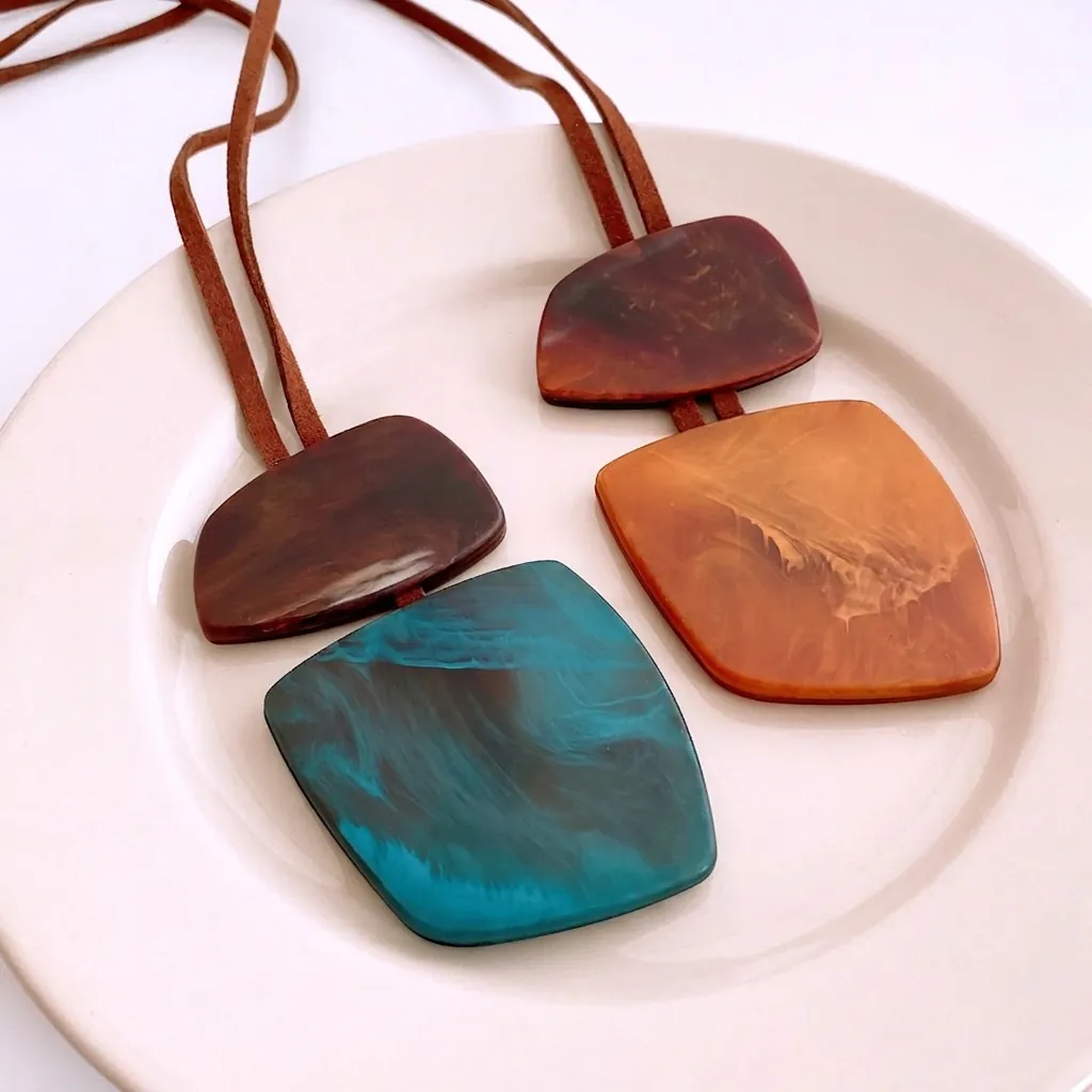 Retro Irregular Acrylic Resin Pendant Necklace Ethnic Style Long Sweater Chain For Women Geometric Marble Texture Faux Suede Cord