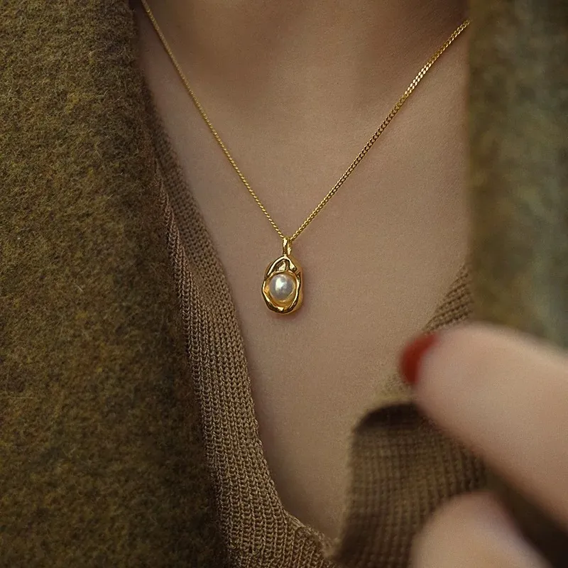Elegant Artificial Pearl Pendant Necklace Alloy Irregular Lava Metal French Retro Clavicle Chain For Women Chic Daily Jewelry