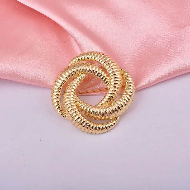 Minimalist Abstract Twisted Knot Brooch Pin For Women Fashion Alloy Electroplated Circular Geometric Lapel Pin Jewelry Accessory