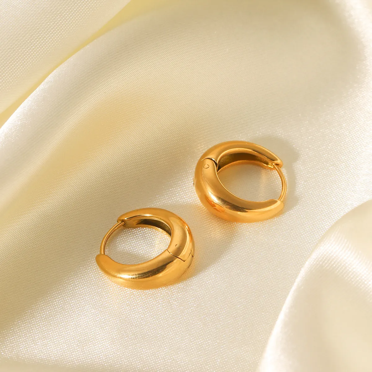 U Shaped Hoop Earrings 18K Gold Plated Stainless Steel Geometric Minimalist Ins Style For Women Non Fading