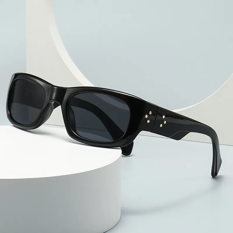 Square Fashion Sunglasses Retro UV400 Protection Plastic Frame With Metal Star Rivets For Men And Women