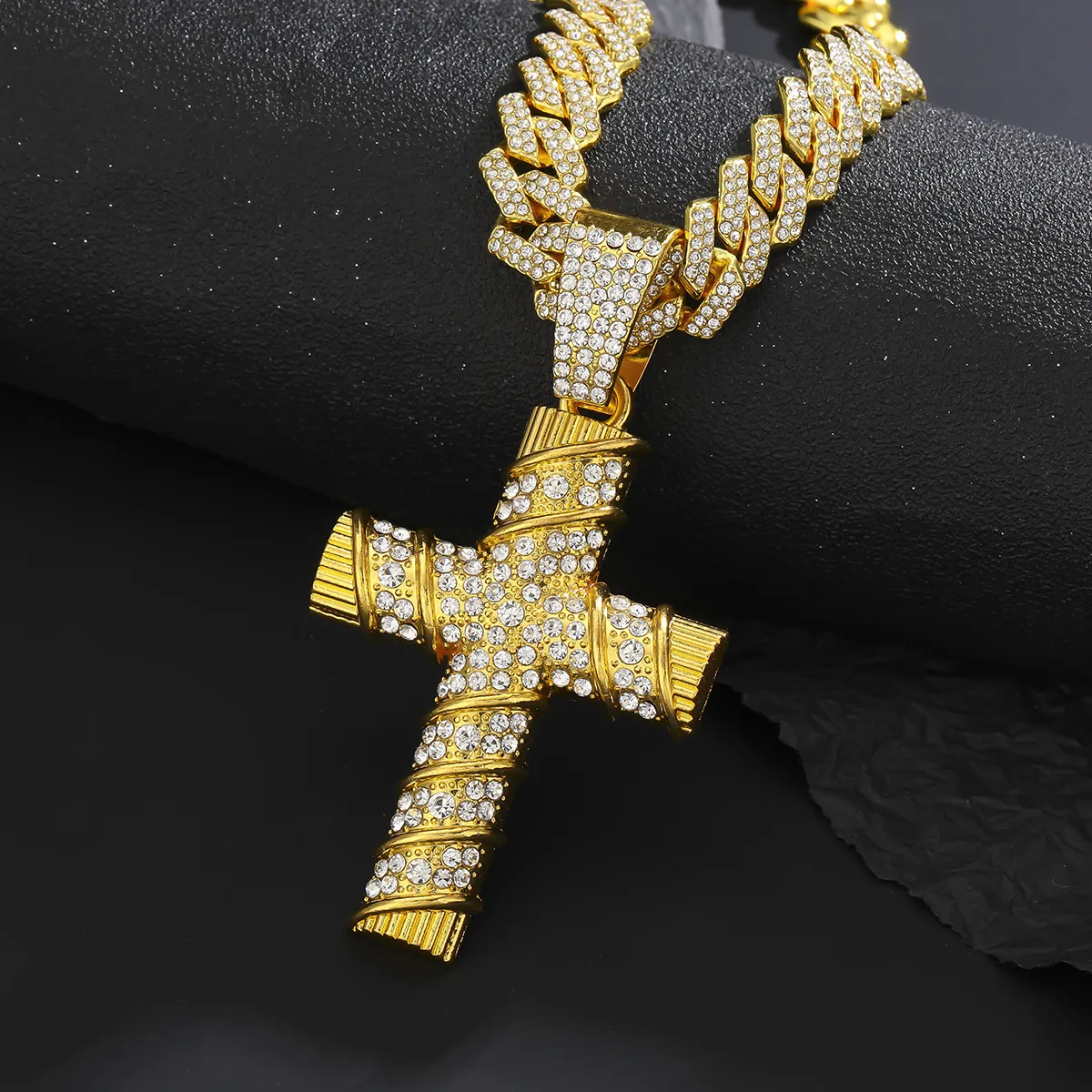 Hip Hop Iced Out Cross Pendant Necklace Zinc Alloy Rhinestone Cuban Rope Chain Streetwear Jewelry For Men