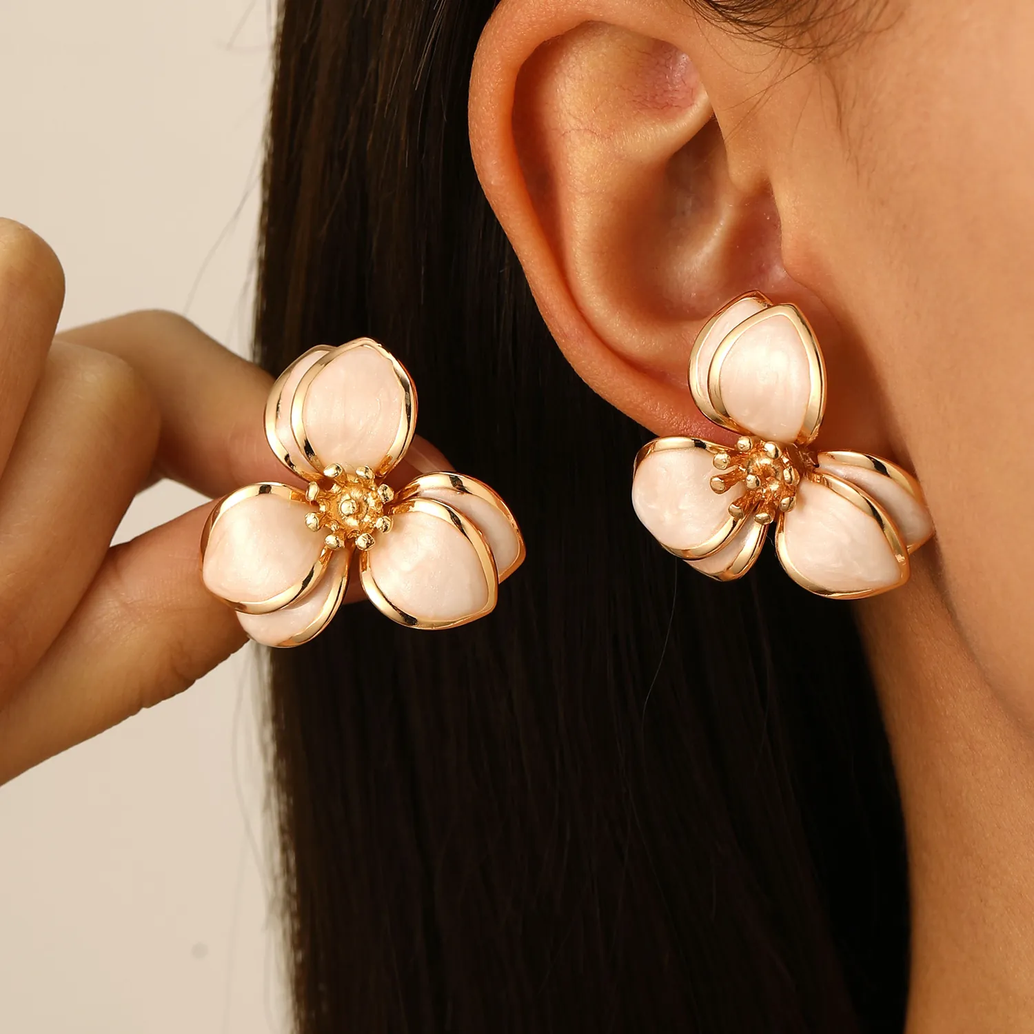 Blumenohrstecker Zinklegierung Emaille Floral Gold Plattiert Eleganter Schmuck Für Frauen Mädchen Einfaches Design Accessoire