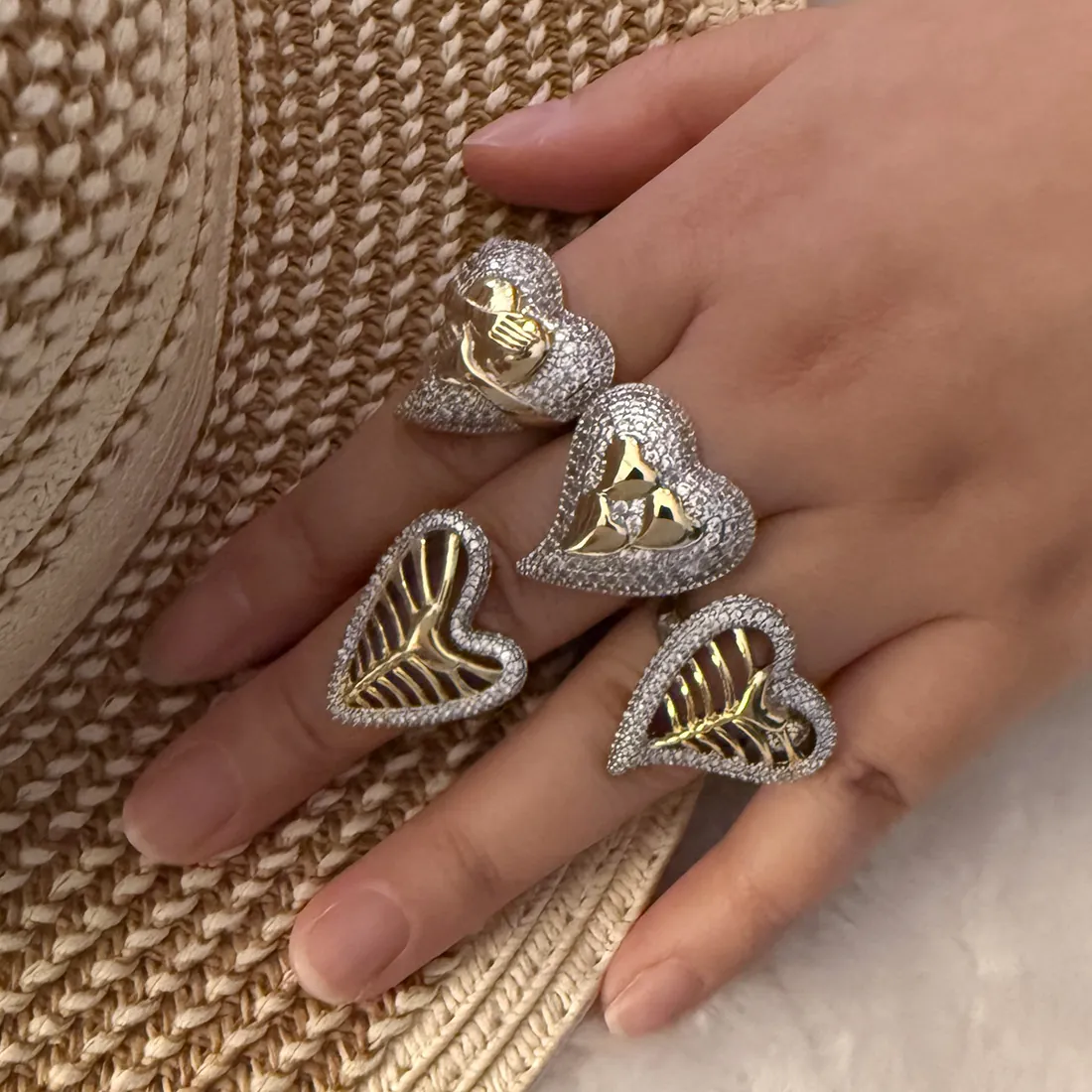Bague Coeur Cuivre Avec Zircon Blanc Plaqué Or Et Argent Squelette Creux Style Punk Personnalité Bijoux Pour Femmes