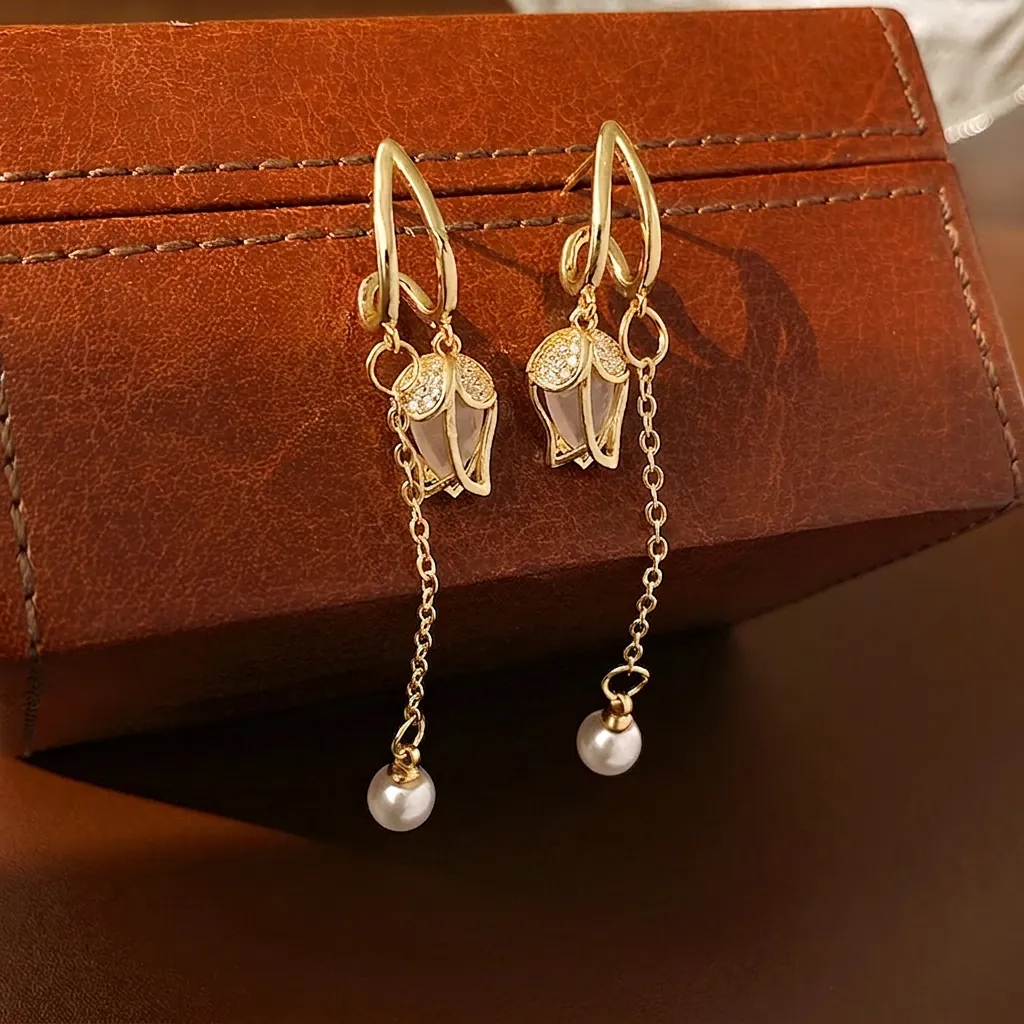 Boucles D'oreilles Pendantes Gland Fleur Tulipe Zircon Künstliche Perle Cuivre Avec Tige En Argent Sterling 925 Style Élégant Français Pour Femmes