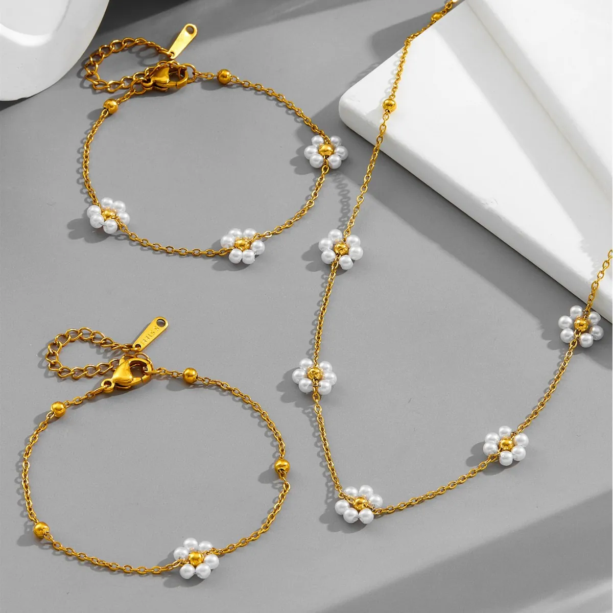Vergulde Roestvrijstalen Bloemen Ketting Armband Met Imitatie Kunstparel Madeliefje Bedeltjes Elegante Zoete Sieraden Voor Dames