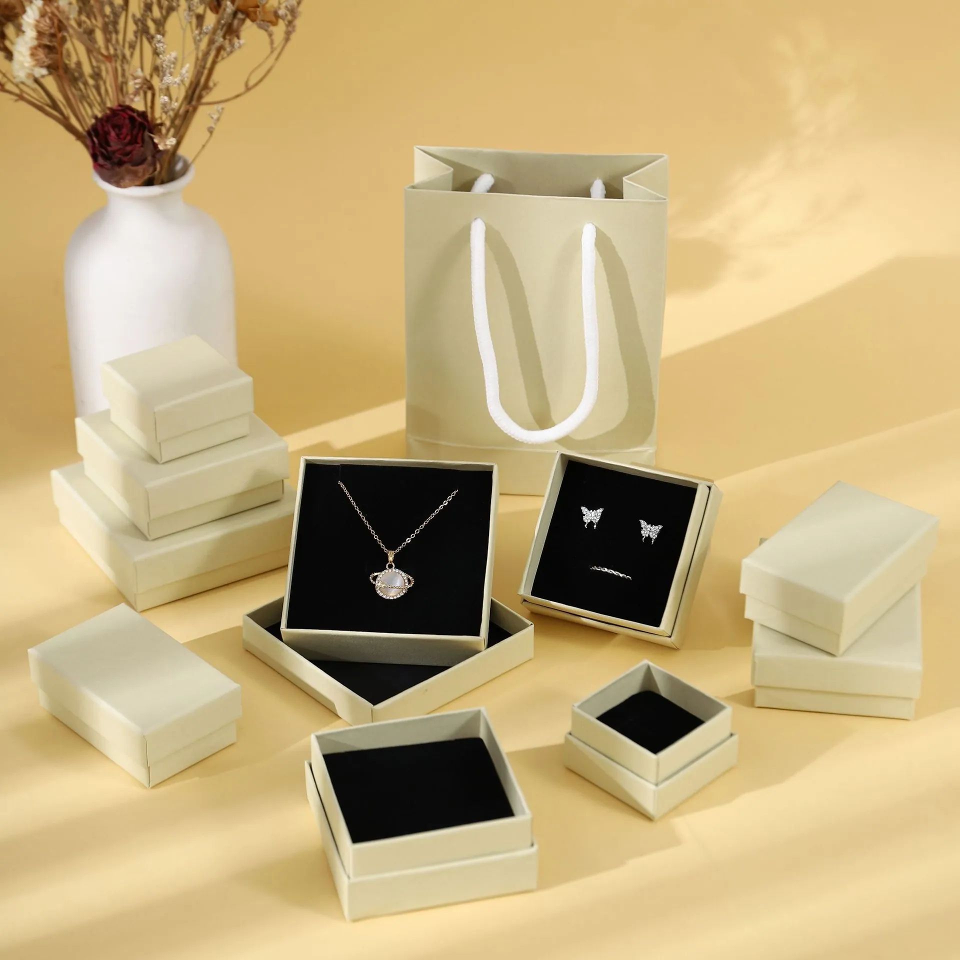 Elegant Gobi Yellow Jewelry Packaging Box With Sponge Insert For Ring Earring Necklace Gift Storage Box Hot Silver Paper Box