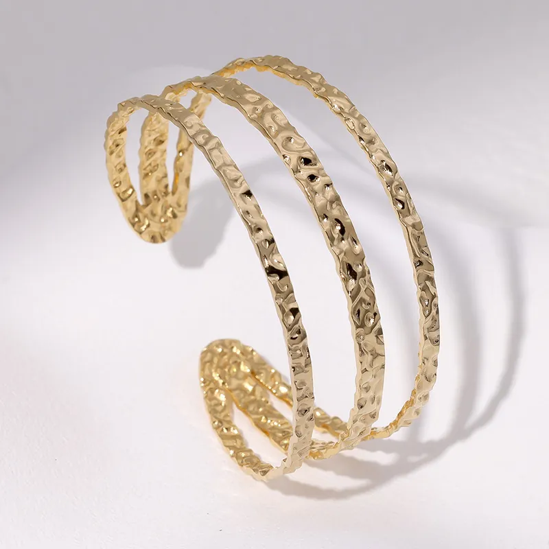 Manschettenarmband Aus Edelstahl Unregelmäßige Hammerstruktur Mehrlagiger Offener Armreif Minimalistischer Modeschmuck Für Damen