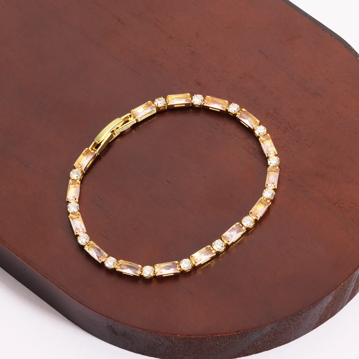 Bracciale Tennis In Lega Placcata Oro Con Zirconi Rettangolari Champagne E Pietre Tonde Da Donna Elegante