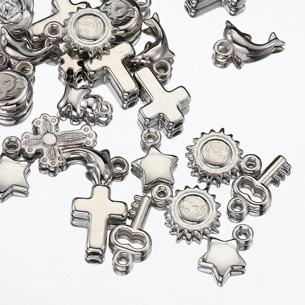 Ciondoli In Plastica CCB Argento Accessori Per Creazione Di Gioielli DIY Forme Croce Stella Rosa Chiave Orso Stili Misti