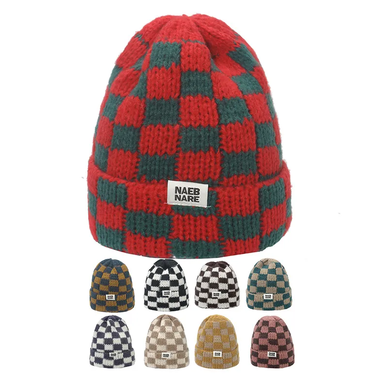 Damen Winter Warm Schachbrett Strickmütze Mode Acryl Schachbrettmuster Häkeln Skull Cap Mütze Mit Aufnäher