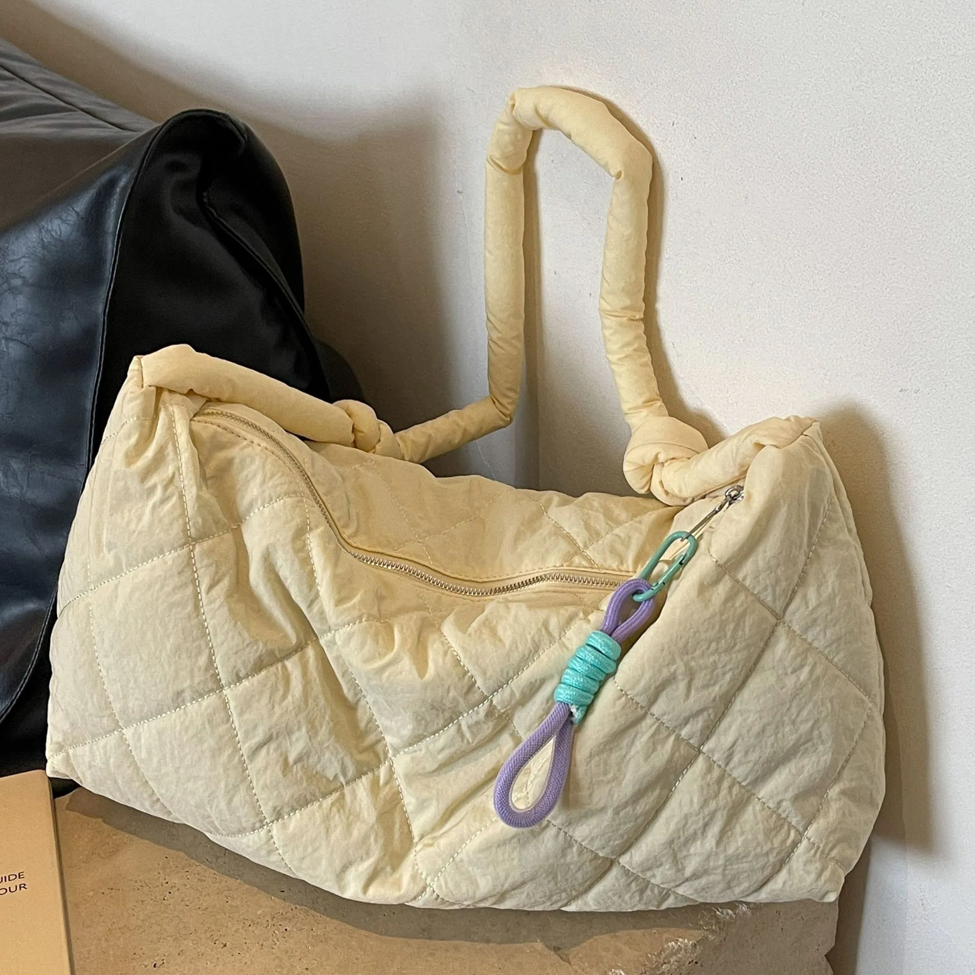Large Capacity Quilted Crossbody Bag For Women Lightweight Padded Hobo Bag With Knot Strap And Colorful Charm Casual Minimalist