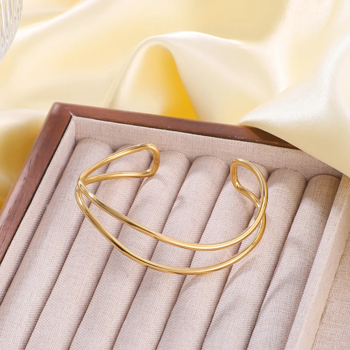 Offener Armreif 18K Vergoldeter Edelstahl Unregelmäßig Uneben Zweireihig Breit Minimalistischer Schmuck Für Damen