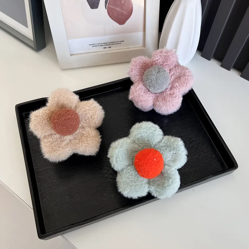 Plush Flower Hair Claw Clip Korean Style Faux Fur Large Five Petal Sweet Contrast Color Autumn Winter Headwear For Women