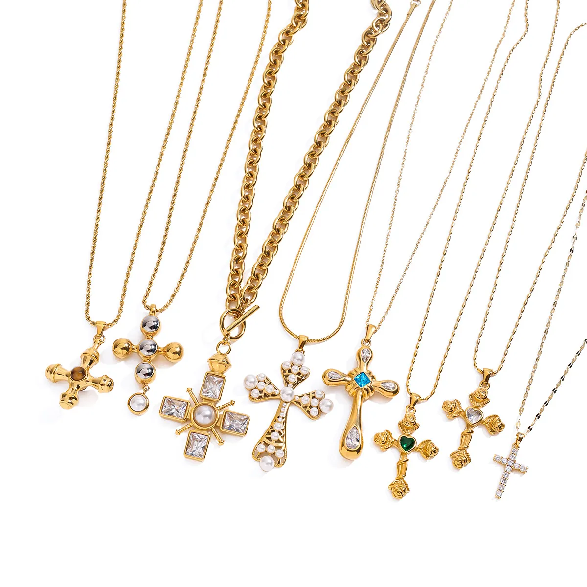 Collier Pendentif Croix en Acier Inoxydable Plaqué Or 18K pour Femme Strass Incrusté Bijoux Religieux Imperméables