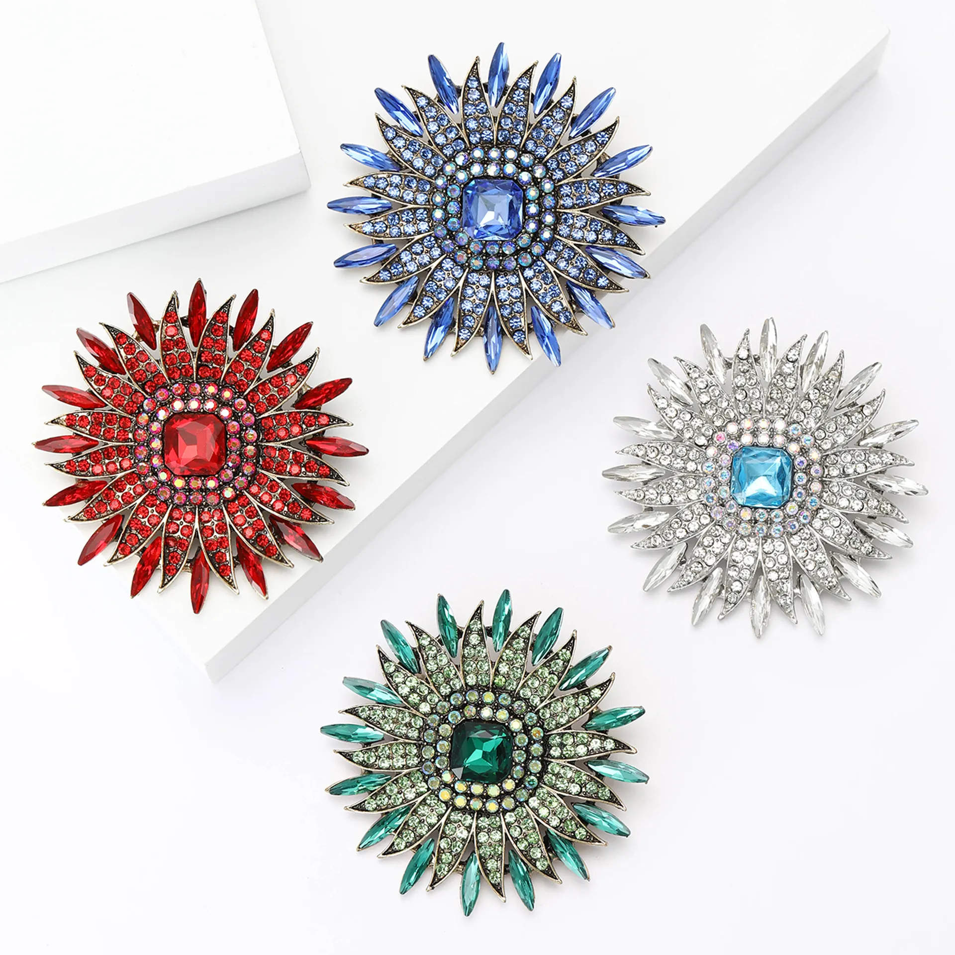 Sunflower Brooch Pin Vintage Alloy Rhinestone Crystal Luxury Elegant Corsage For Women Fashion Dress Accessories