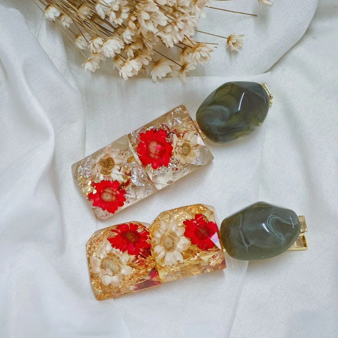 Vintage Resin Hair Clip With Dried Flowers And Gold Foil Elegant Side Duckbill Pin For Women