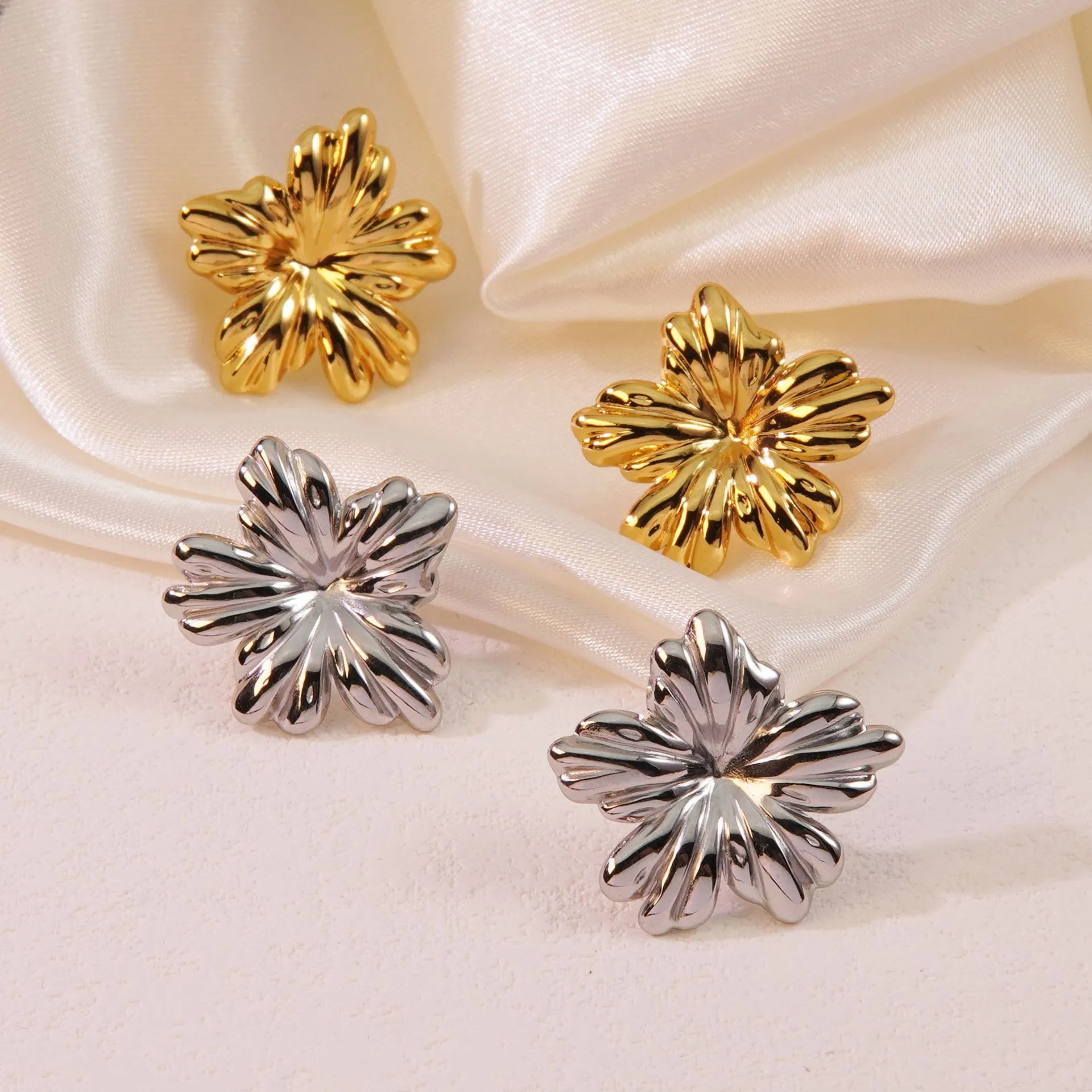 Élégantes Boucles d'Oreilles Clous en Acier Inoxydable Pétale de Fleur Pour Femmes Clous Floraux Métalliques 3D Polis Or Argent Bijoux Mode