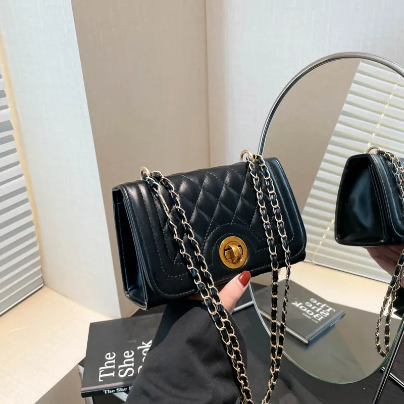 Quilted Crossbody Bag PU Leather Rhombus Pattern Metal Chain Small Square Shoulder Bag With Lock Closure Fashion Daily Use