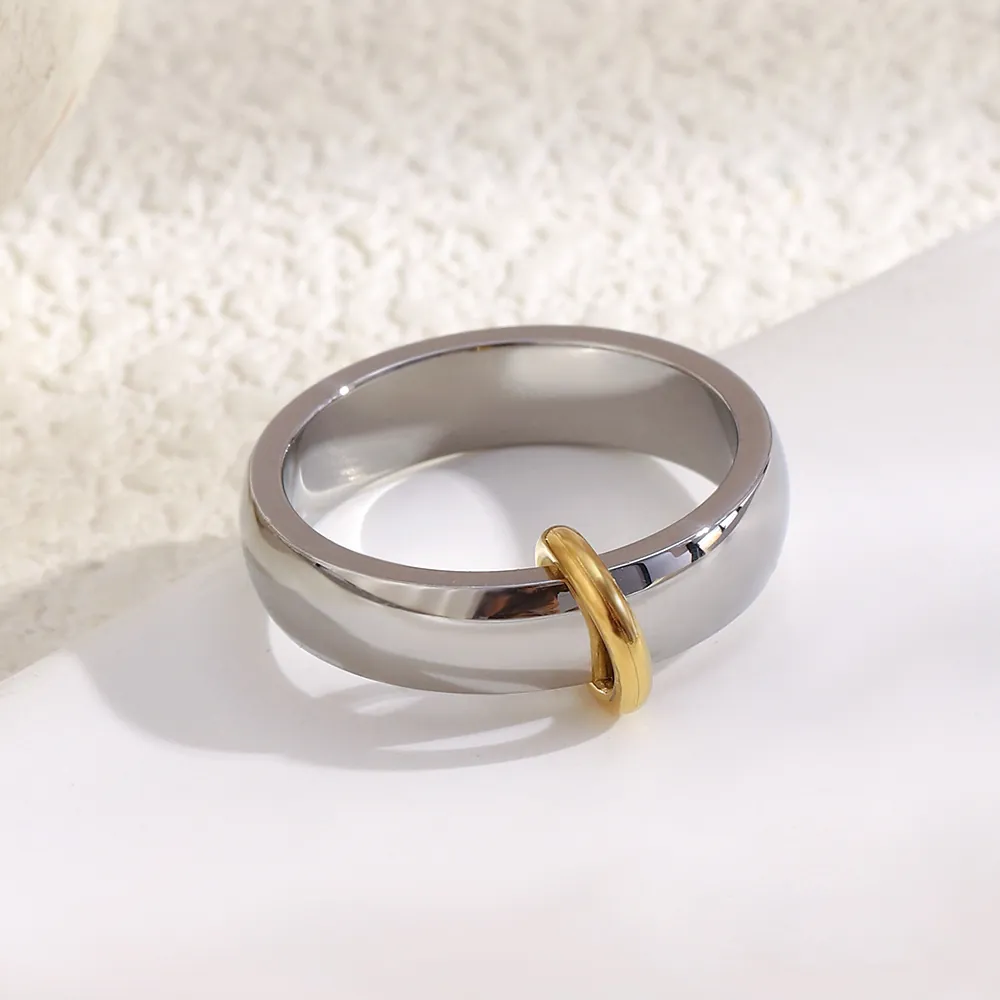 Bague Bicolore Entrelacée Minimaliste Acier Inoxydable Plaqué Or 18K Bijoux Géométriques Design De Niche Pour Femmes