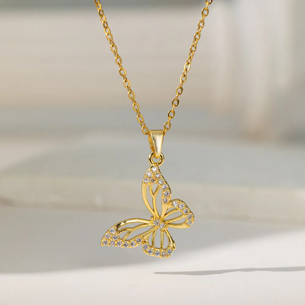 Collier Pendentif Papillon Or Acier Titane Cuivre Micro Incrusté Zircon Bijoux Creux Pour Femmes Élégante Chaîne De Clavicule