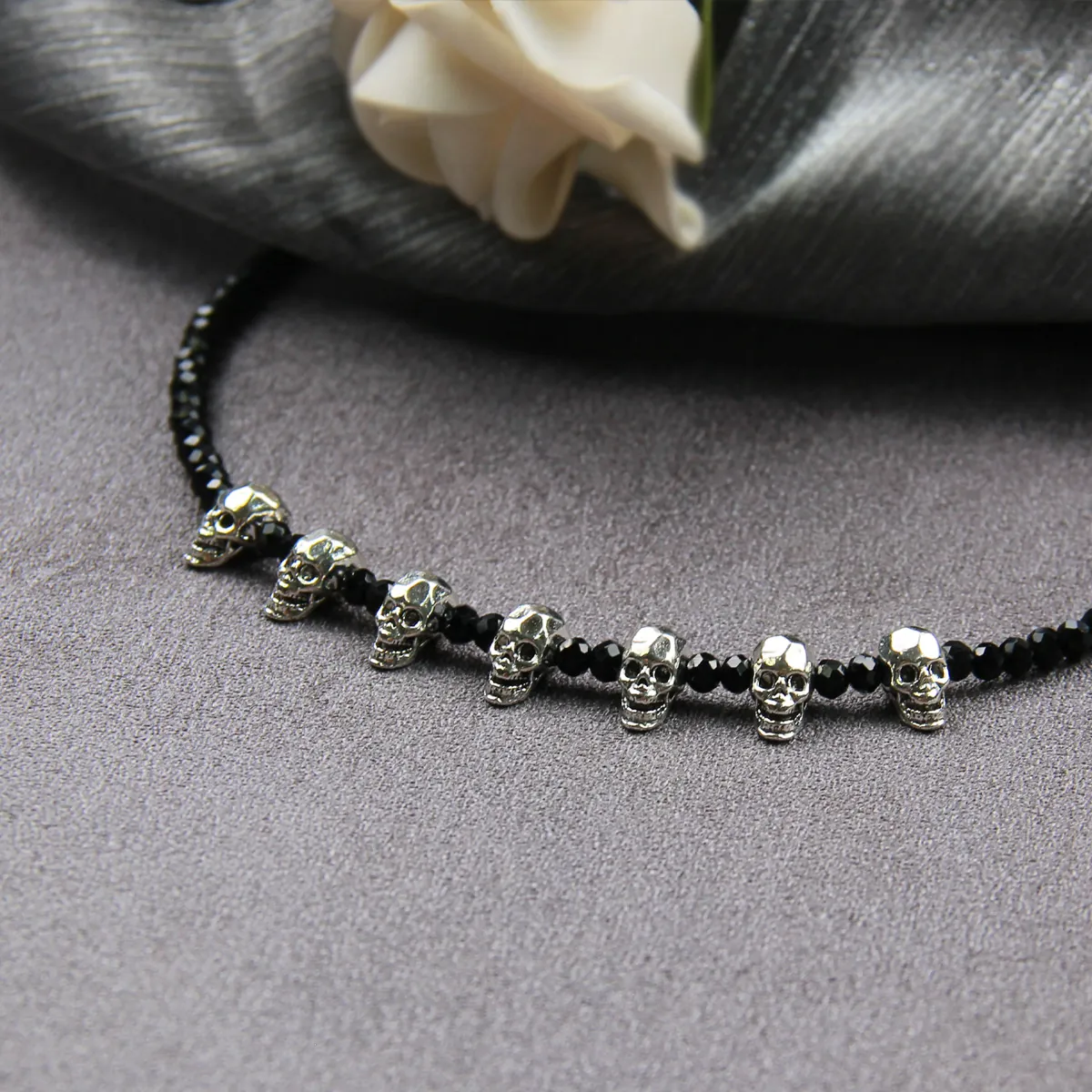 Gothic Skull Pendant Necklace Black Crystal Beaded Choker With Alloy Skull Charms Punk Style Jewelry For Men And Women