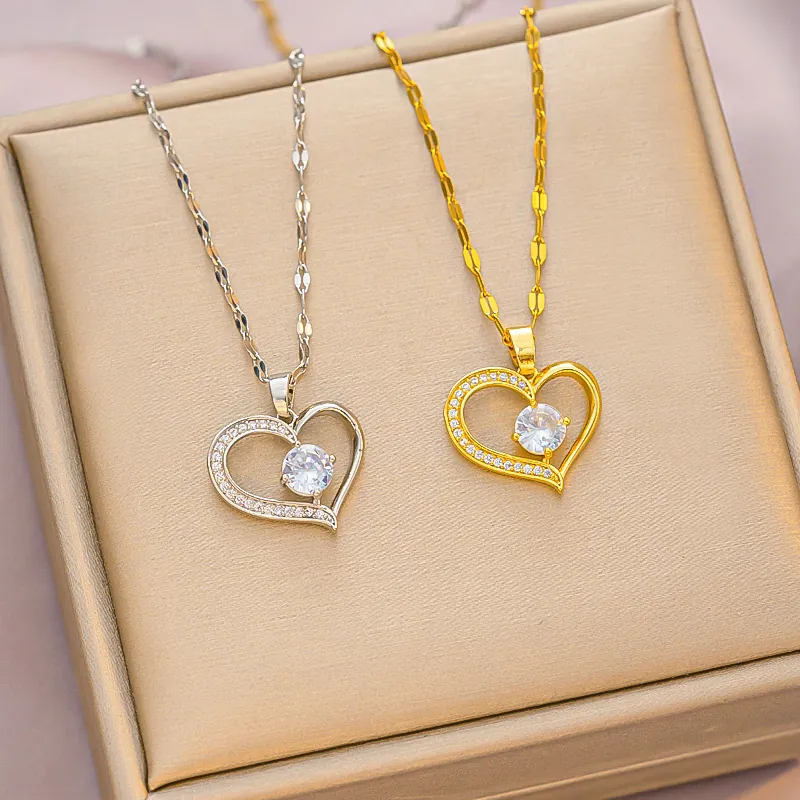 Heart Pendant Necklace Titanium Steel Zirconia Inlaid Clavicle Chain Elegant Fashion Jewelry For Women Girls