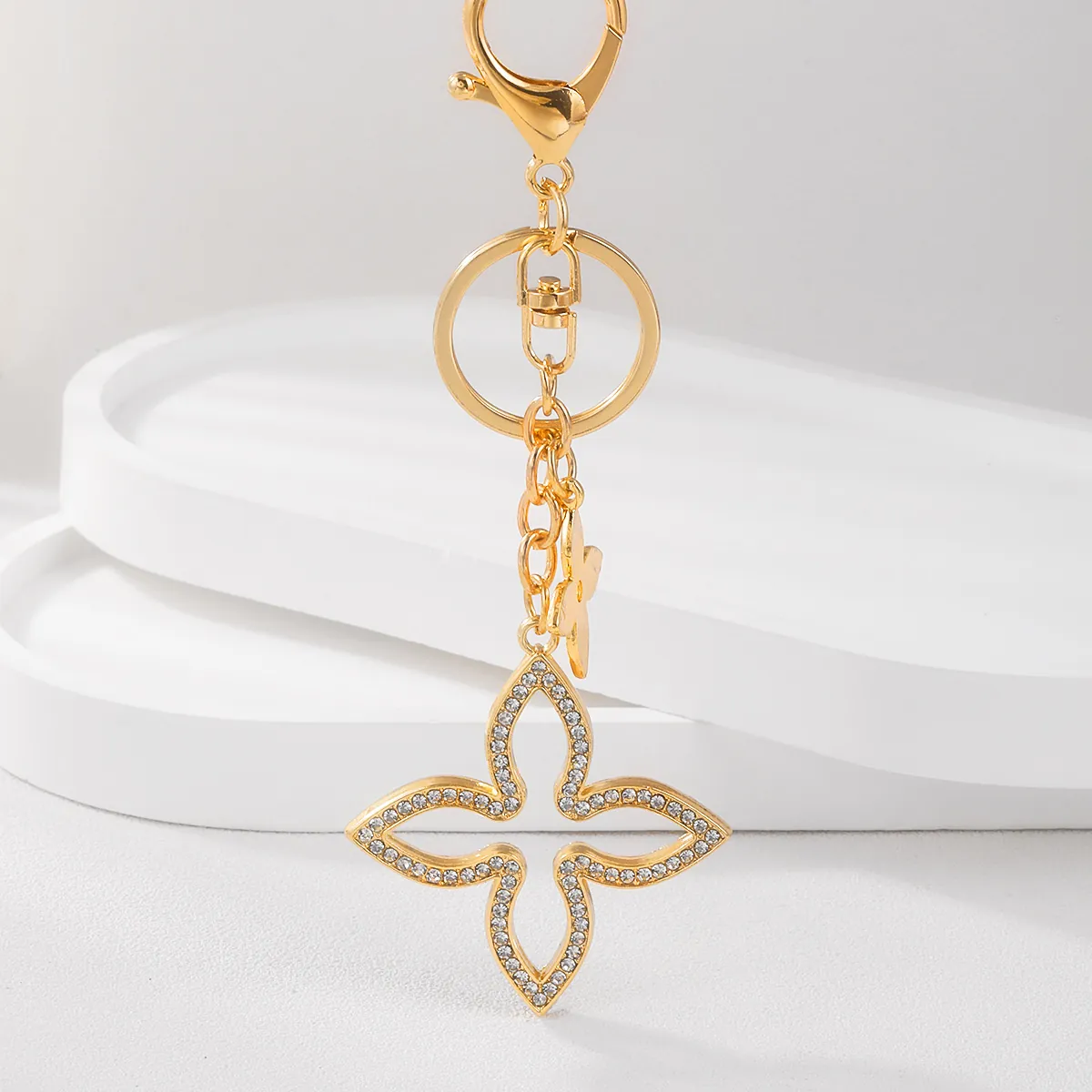 Clover Flower Keychain Rhinestone Alloy Gold Plated Bag Charm Car Key Ring Fashion Jewelry Pendant For Women Gift