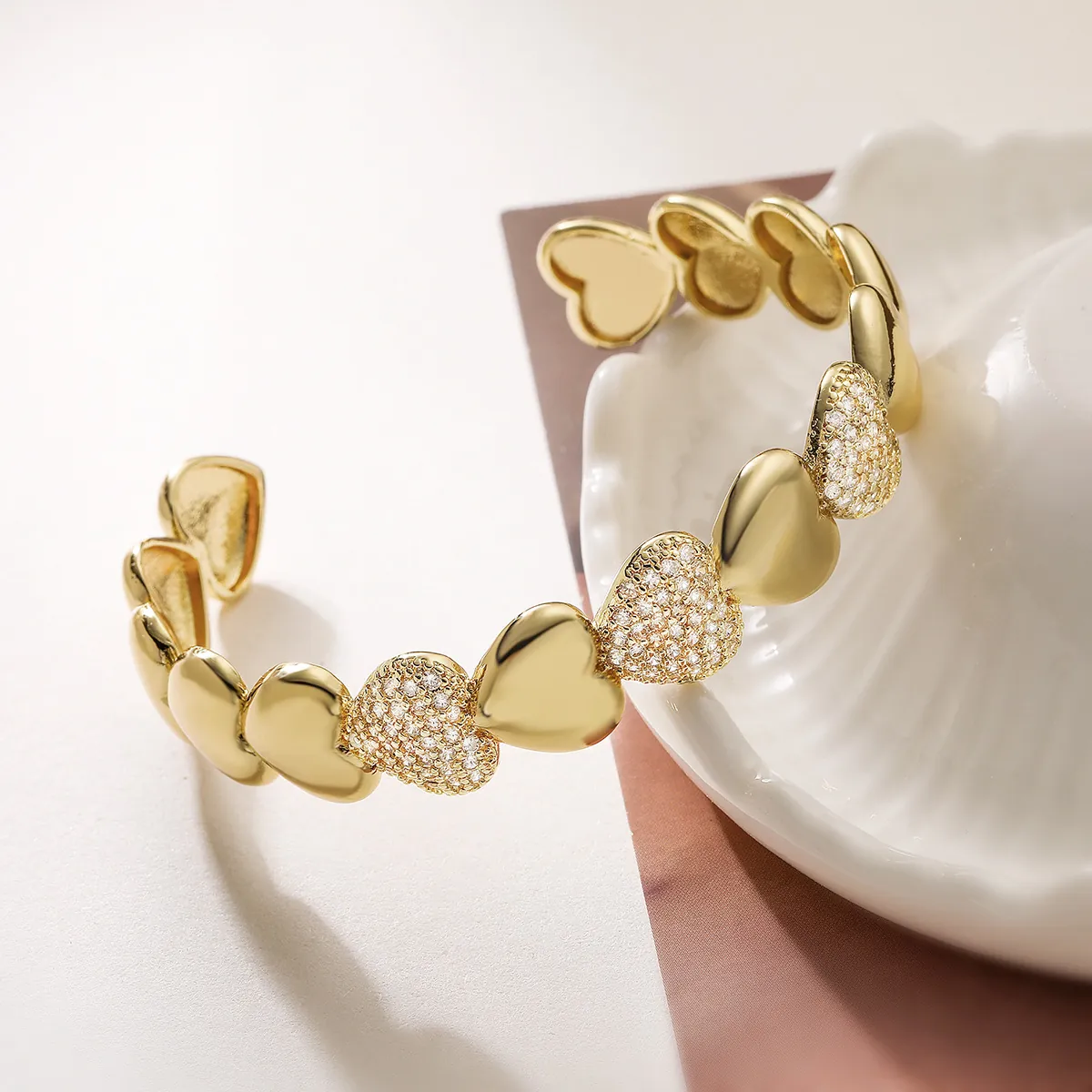 Bracelet Jonc Ouvert Cœur Or Minimaliste en Cuivre Avec Incrustation de Strass Bijoux de Luxe pour Femme Cadeau