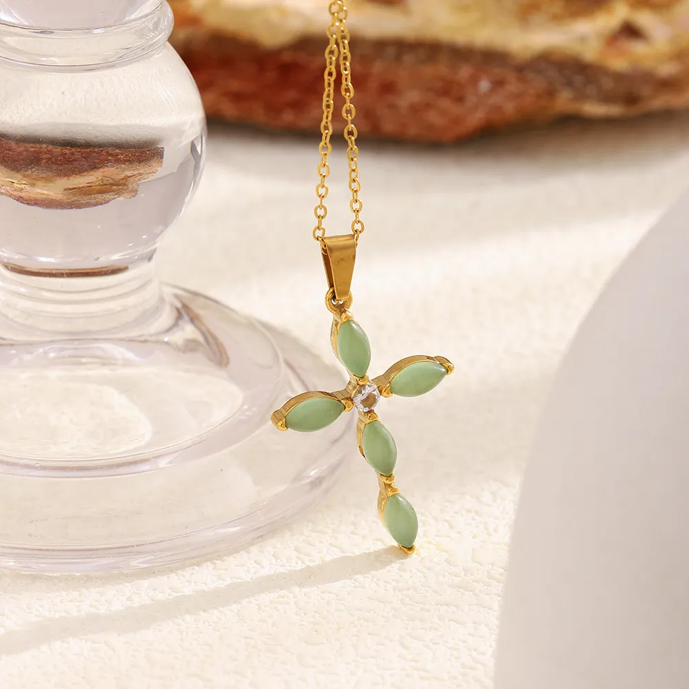 Collier Pendentif Croix Plaqué Or 18K Acier Inoxydable Avec Aventurine Verte Zircon Blanc Bijoux Femmes