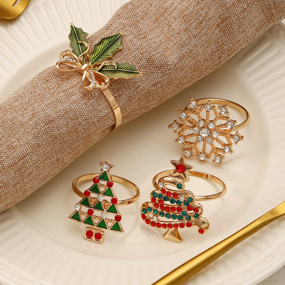 Ronds De Serviette Sapin De Noël Alliage Métal Doré Avec Strass Émail Flocon De Neige Feuille De Houx Déco