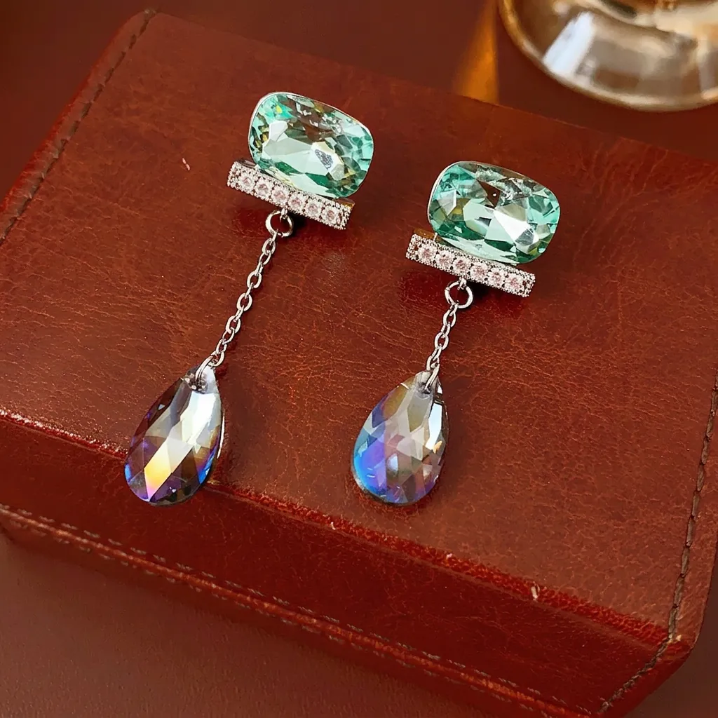 Orecchini Pendenti In Zircone Con Cristallo Goccia Iridescente E Perno In Argento Eleganti Gioielli Verdi Da Donna