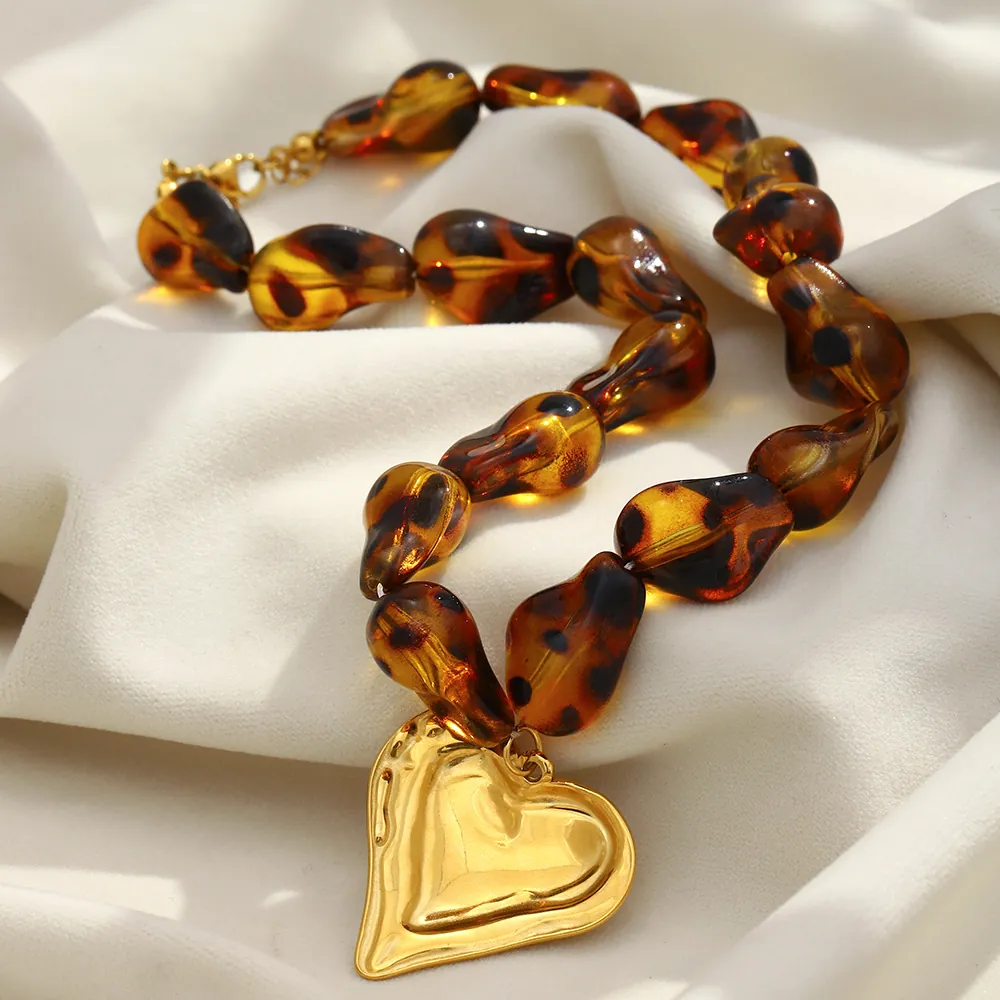 Amber Leopard Print Resin Beaded Necklace Gold Plated Stainless Steel Heart Pendant Vintage Bohemian Jewelry For Women