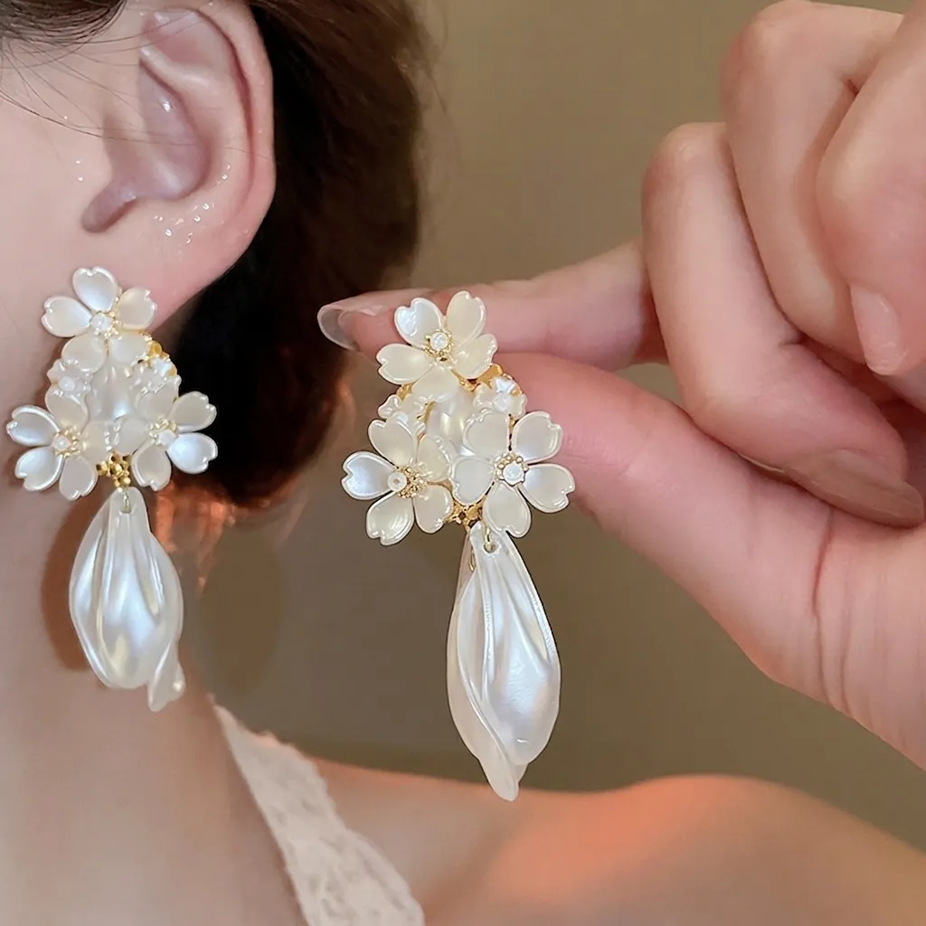 Boucles D'oreilles Pendantes Fleurs Gland Résine Künstliche Perle Zircon Cuivre Et Tige En Argent 925 Élégant Pour Femmes