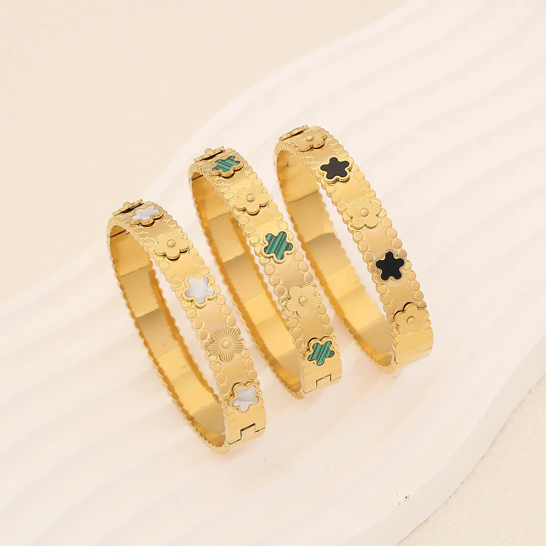 Bracciale Rigido Da Donna In Acciaio Inossidabile Placcato Oro Quadrifoglio Vintage Gioielli Eleganti