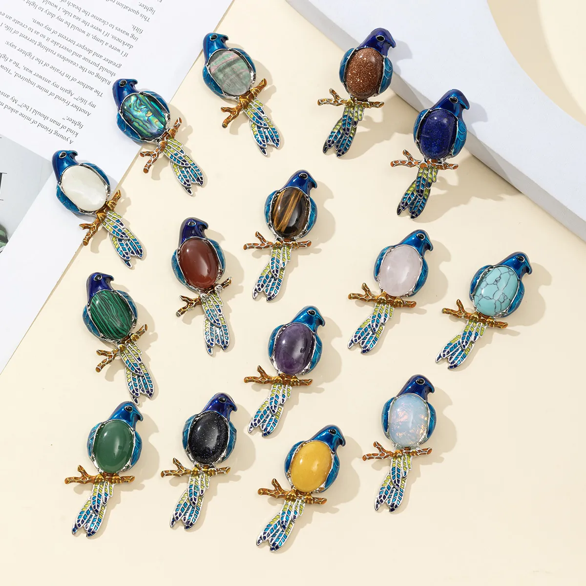 Spilla A Forma Di Gazza In Lega Con Pittura A Olio Smaltata Alla Moda