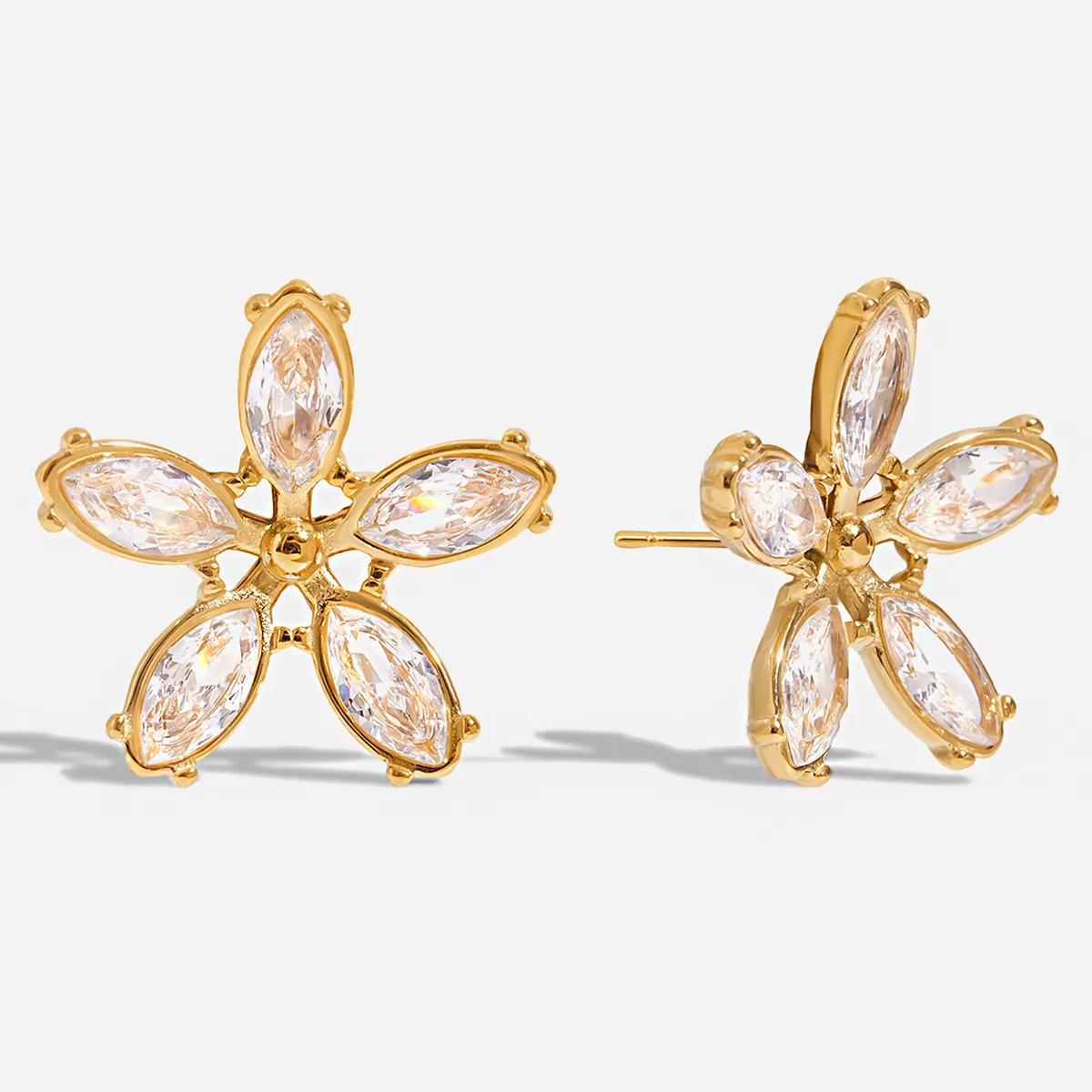 Boucles d'Oreilles Clous Fleur en Acier Inoxydable pour Femmes Plaqué Or 18K Strass Coupe Marquise Bijoux Floraux Romantiques